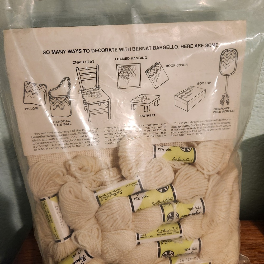 VTG BERNAT BARGELLO T05037 CUT‎ GLASS IVORY TAPESTRY NEEDLEPOINT PILLOW KIT 15" - Picture 4 of 11